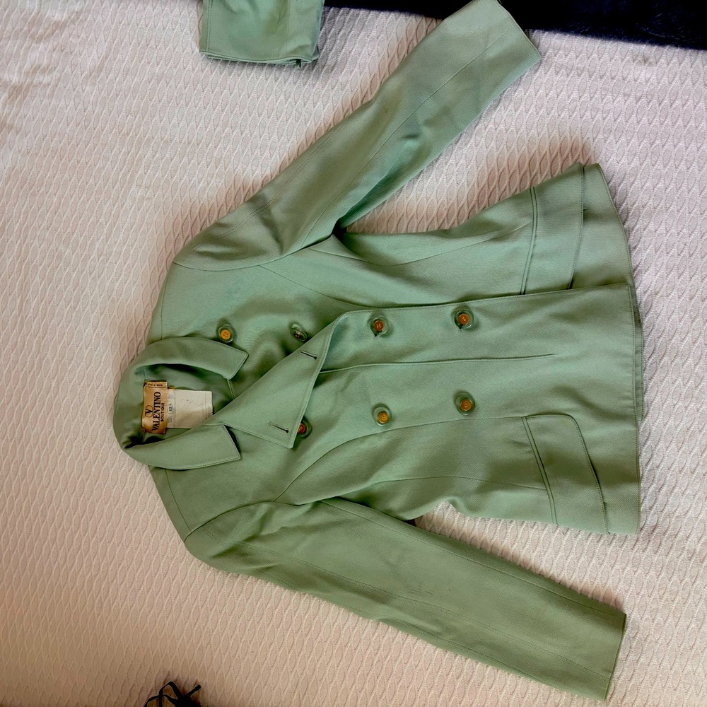 VALENTINO BOUTIQUE 2-piece suit. Mint light green. Beautiful condition